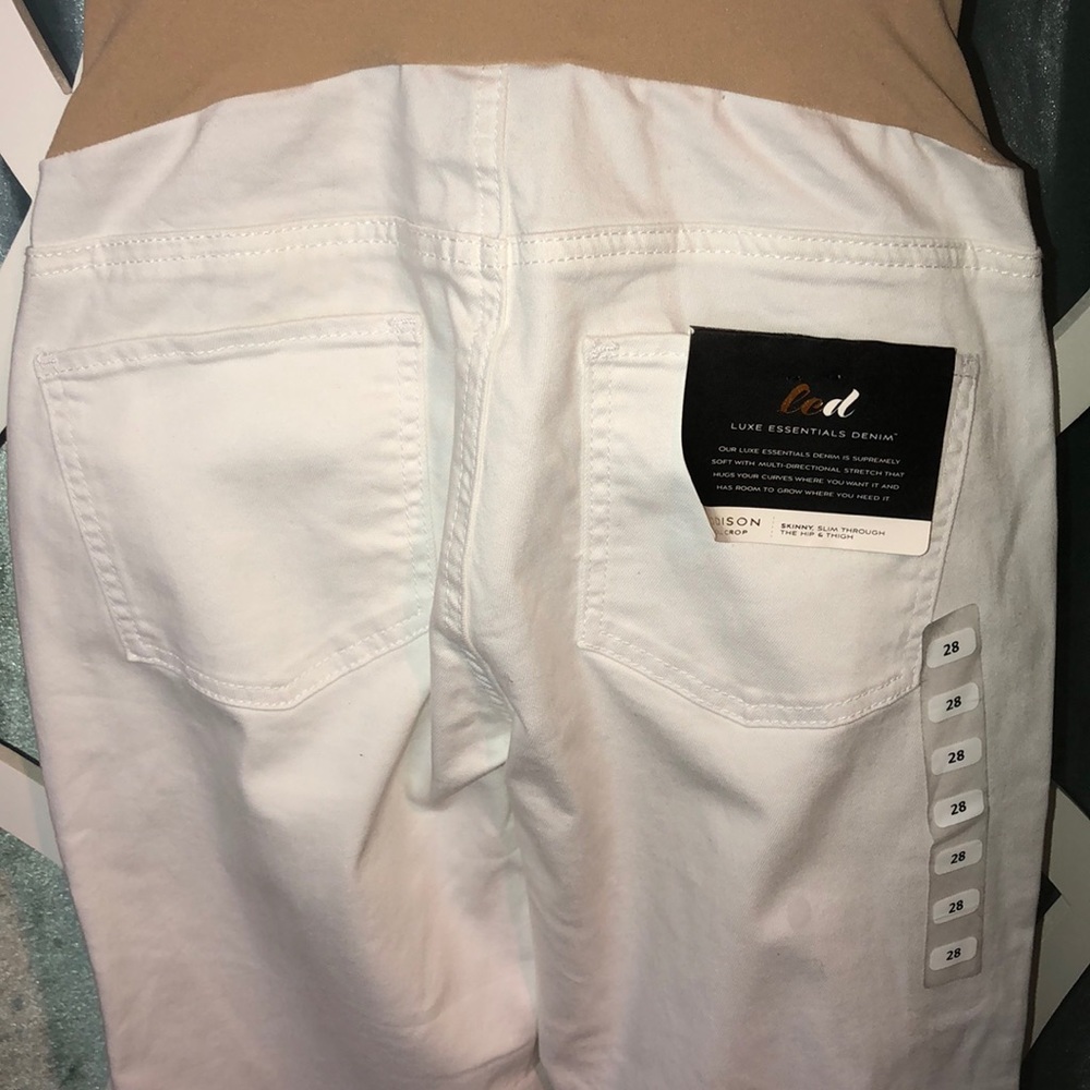 🍼2/$40 LED Cuffed Cropped Jean - Picture 5 of 7